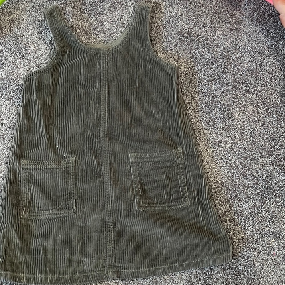 Running green curduroy jumper with double pocket